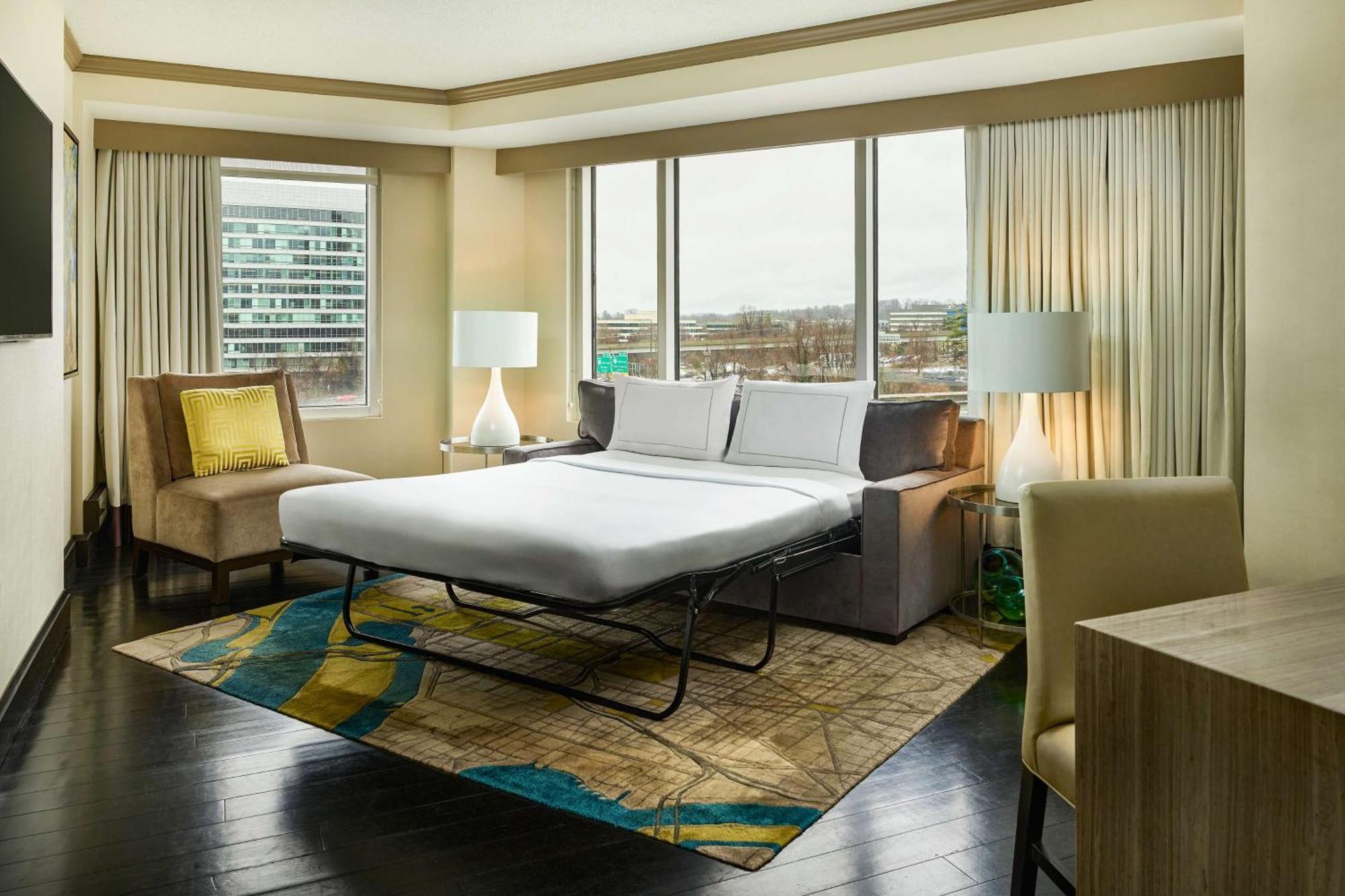 Отель Hilton Mclean Тайсонс Экстерьер фото